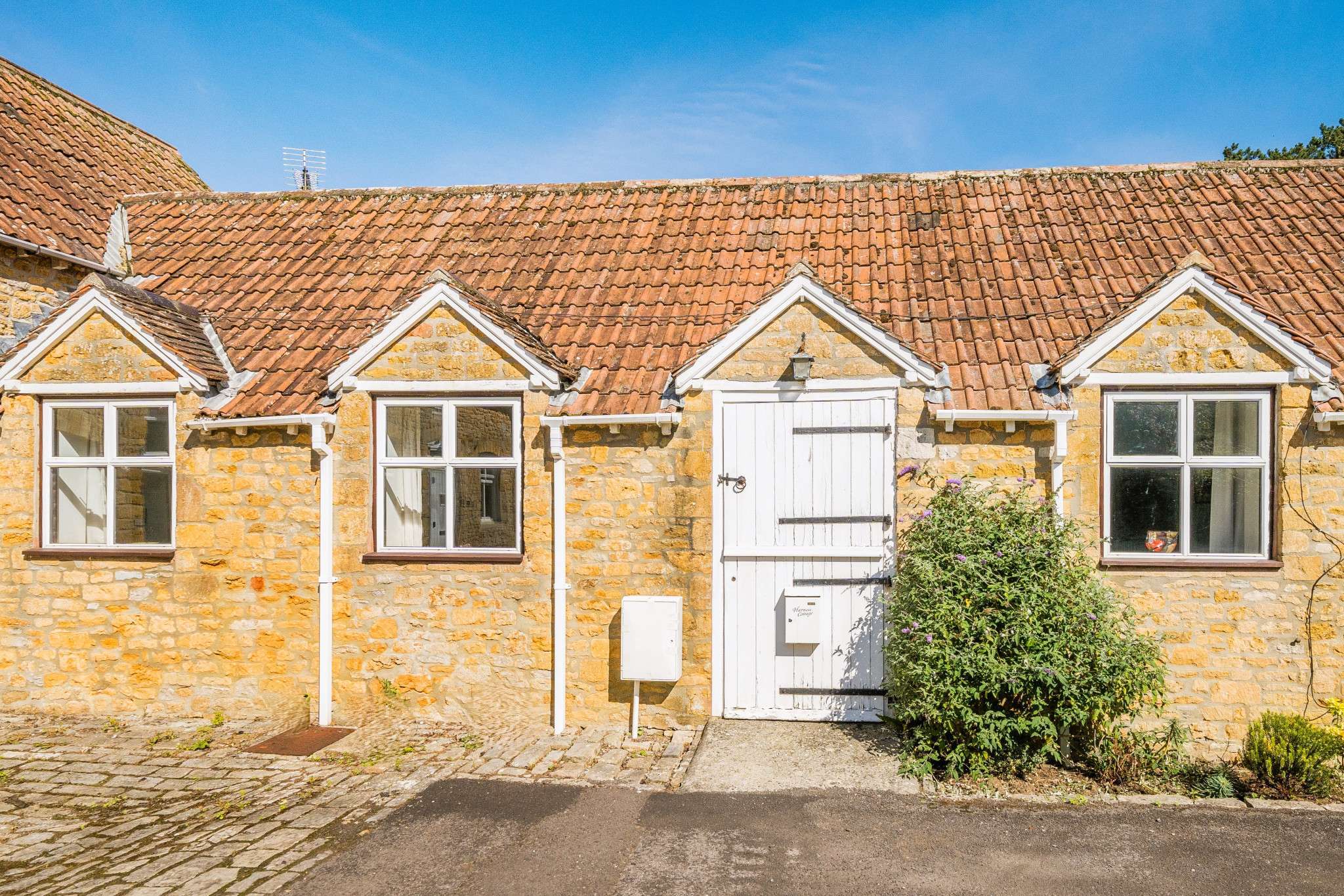 Harness Cottage, Rowlands, North Cadbury, Yeovil, BA22 7DE